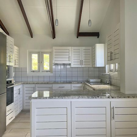 Vallonend Beachfront Villa With Excellent View Bel Ombre Exterior foto