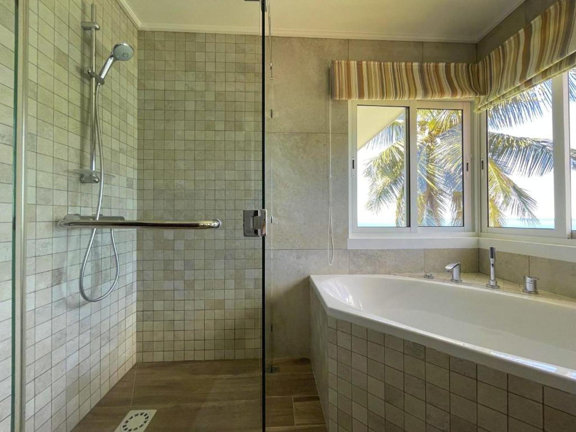 Vallonend Beachfront Villa With Excellent View Bel Ombre Exterior foto