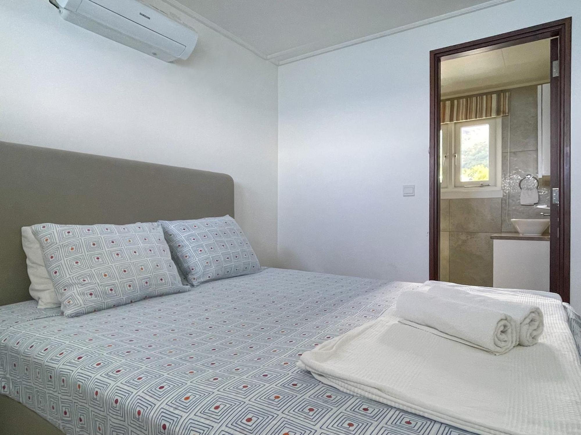 Vallonend Beachfront Villa With Excellent View Bel Ombre Exterior foto